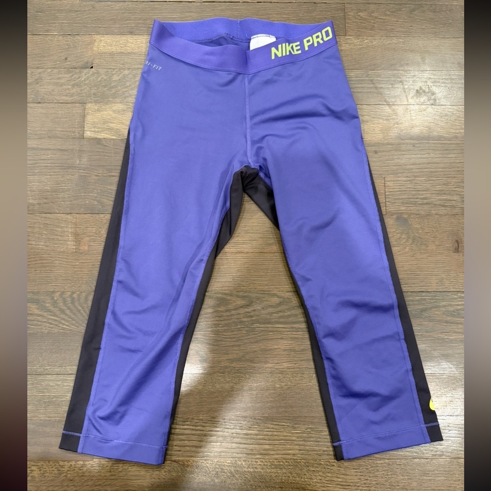 Nike women’s purple and Black Leggings size small